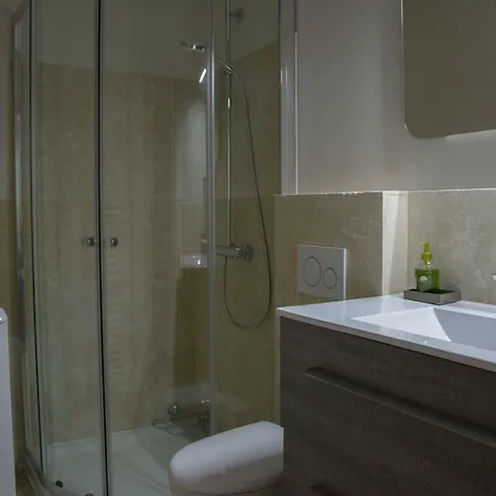 Crystal Palace Apartment