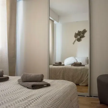 Crystal Palace Apartment